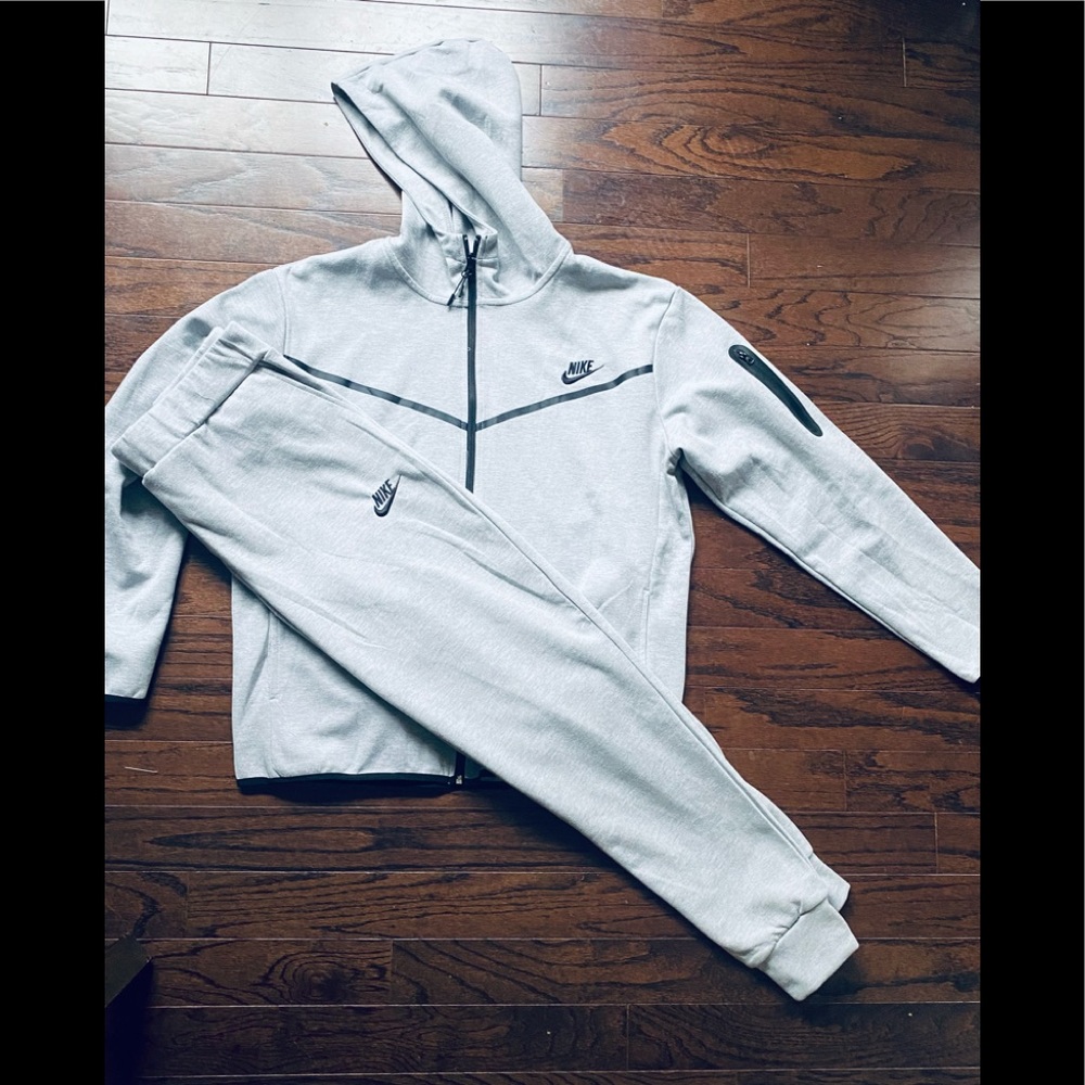 Nike Tech sweatsuit